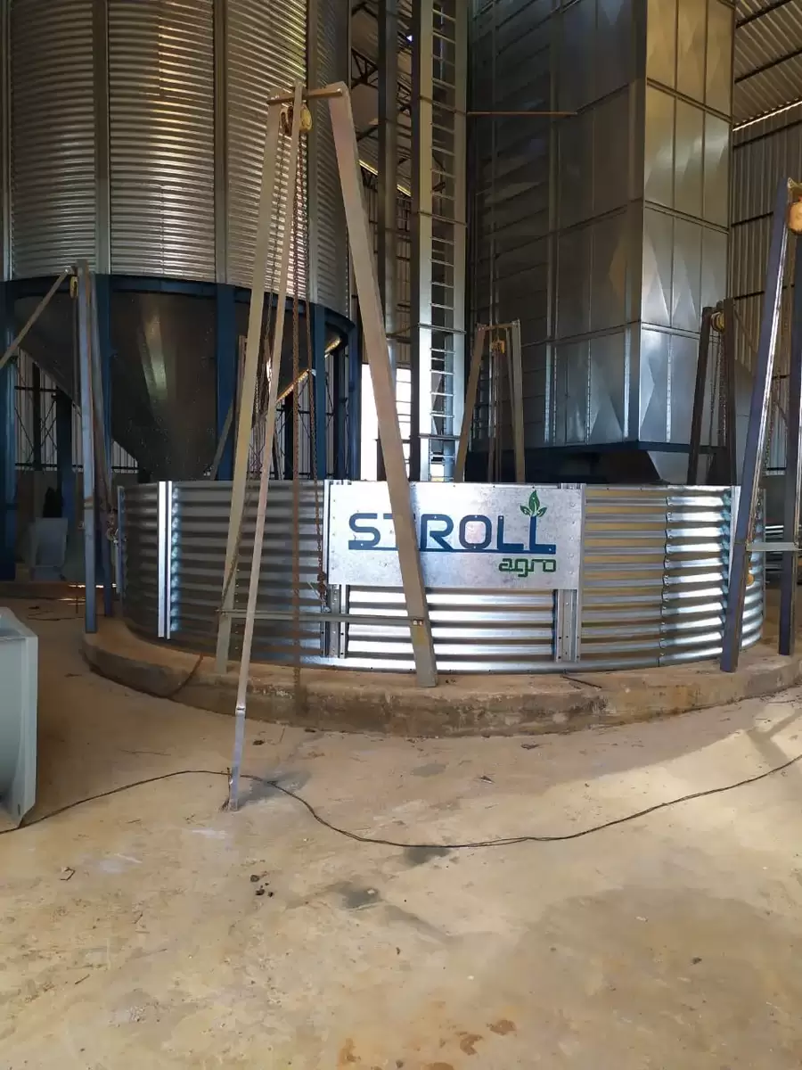 Interior de silo Stroll durante montagem