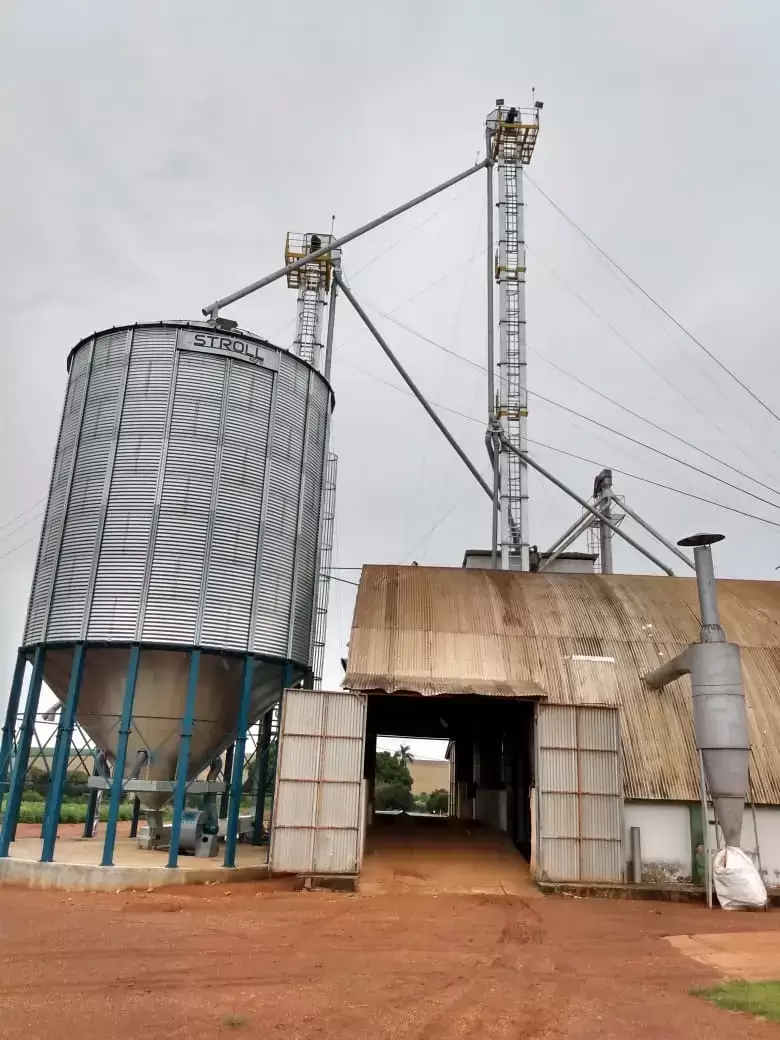 Silo com secador acoplado